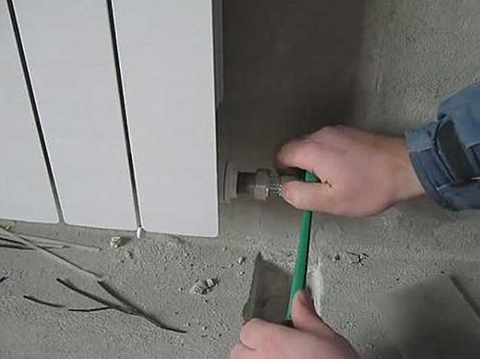 Procédés de raccordement de conduites de gaz et procédés de scellement de joints