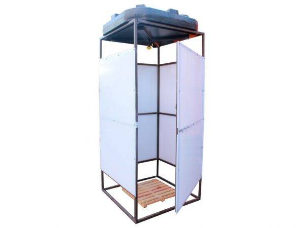 Cabines de douche en bois pour chalets d'été: construire une douche d'été de vos propres mains