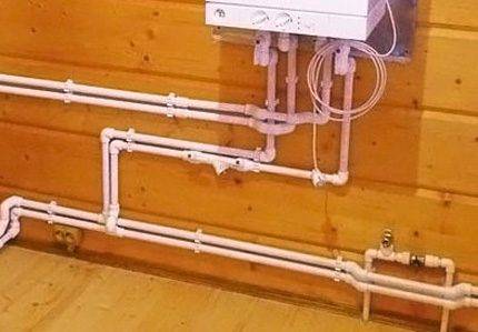 Installation à faire soi-même de tuyaux en polypropylène: technologie pour travailler avec des canalisations en PP