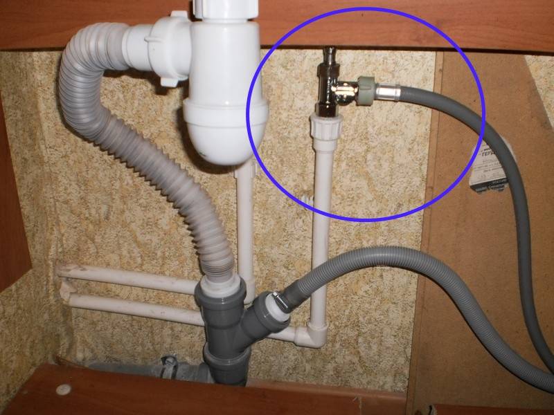 Comment connecter indépendamment la machine à laver à l'alimentation en eau, aux égouts et à l'électricité