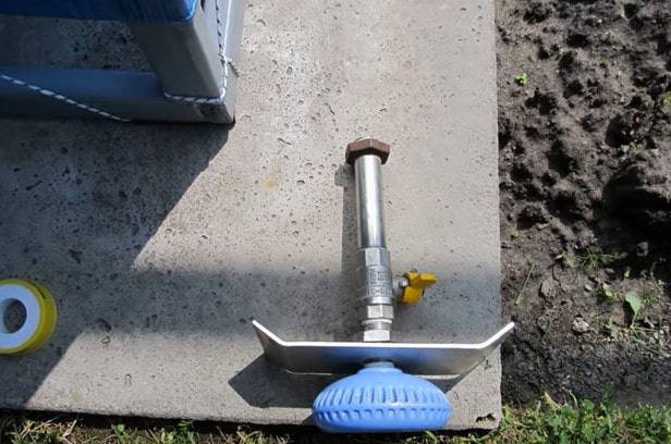 Placard sec à faire soi-même pour les chalets d'été: un guide étape par étape pour construire un placard sec en tourbe