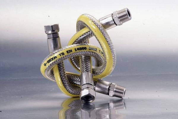 Tuyaux à gaz pour cuisinières à gaz: variétés, comment choisir et se connecter