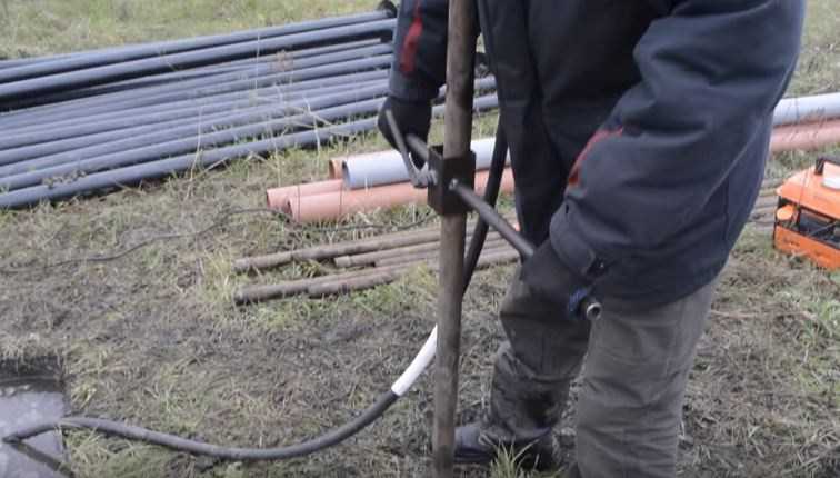 Puits d'eau à faire soi-même: règles de construction + analyse de 4 méthodes de forage populaires