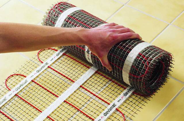 Comment faire un sol chaud pour le carrelage : règles de pose + guide de pose