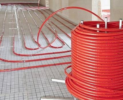 Plancher chauffant au carbone : aperçu général du système + technologie pour son installation et son raccordement