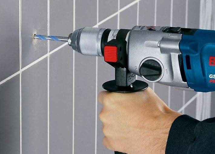 Perceuses à carrelage (31 photos): comment percer des revêtements en céramique et en carrelage, comment percer des carreaux sur un mur