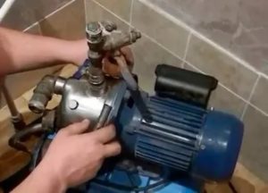 Réparation de stations de pompage : bricolage, pompes à eau, dépannage, l'eau prend de la pression