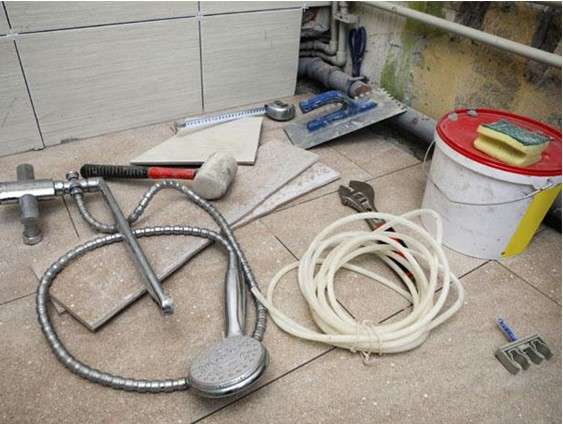 Nous fabriquons un receveur de douche de nos propres mains