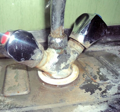 Comment enlever le calcaire d'un robinet : méthodes efficaces