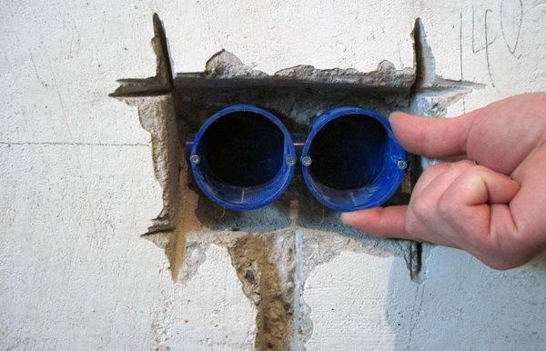 Installation de boîtes de prises : comment installer des boîtes de prises dans du béton et des cloisons sèches