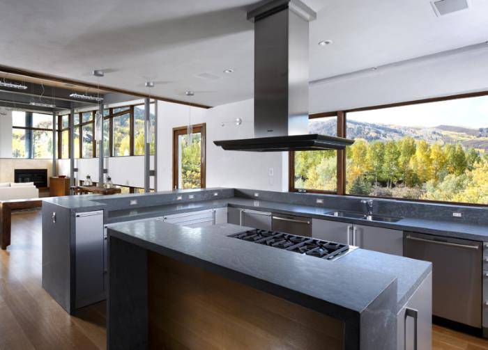 Sélection et auto-installation d'une hotte cheminée pour la cuisine