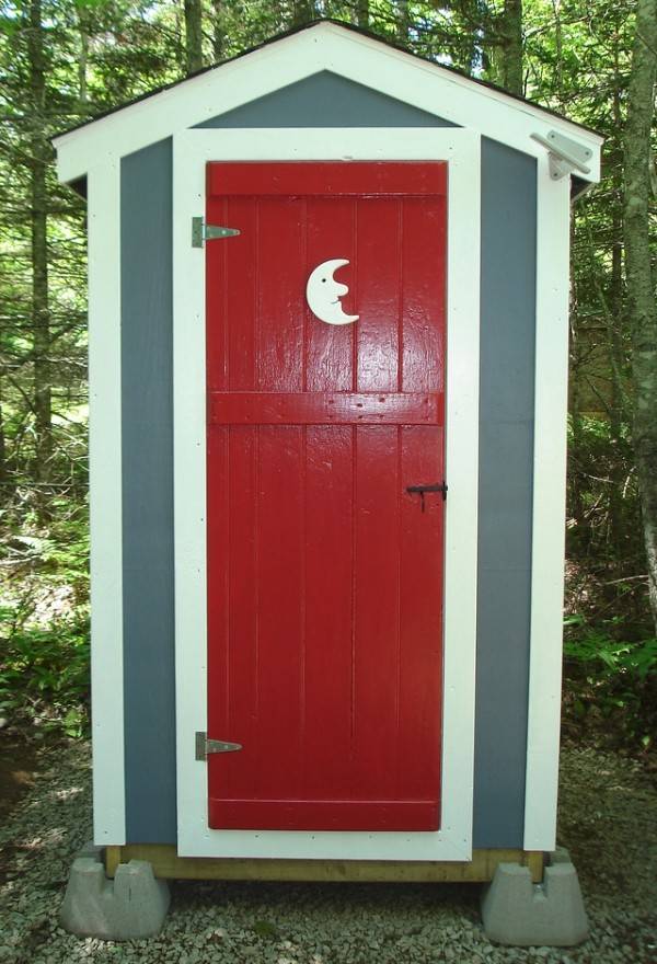 Placard sec à faire soi-même pour les chalets d'été: un guide étape par étape pour construire un placard sec en tourbe