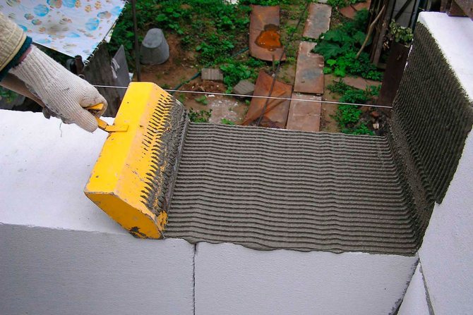 Consommation de colle des parpaings en béton cellulaire au 1m3 : exemples de calculs + conseils pour le choix d'une colle