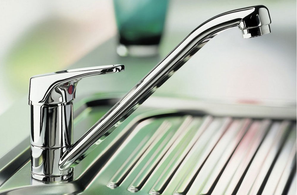 Comment nettoyer un robinet anticalcaire à l'aide de remèdes populaires et de produits chimiques ménagers