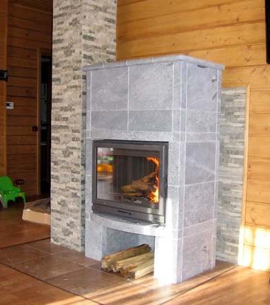 Isolation d'une cheminée extérieure d'un tube sandwich dans un caisson profilé métallique