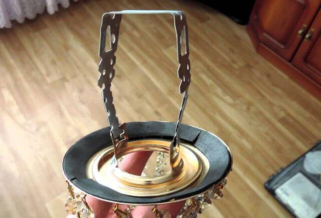 Installation de spots au plafond : instructions d'installation + conseils d'experts