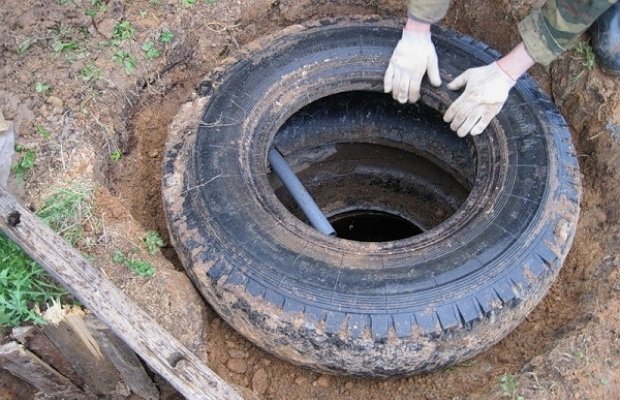 Puisard de pneus : option avec trop-plein, éloignement de l'arrivée d'eau