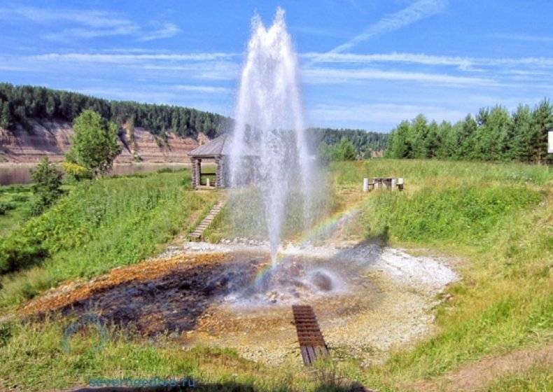 Quel est le meilleur - un puits ou un puits? Aperçu de 4 sources d'approvisionnement en eau et de leurs caractéristiques