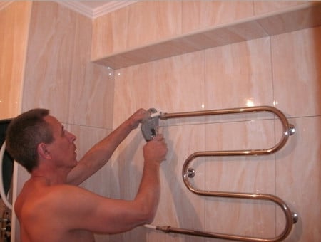 Le sèche-serviettes ne chauffe pas : toutes les causes et solutions au problème