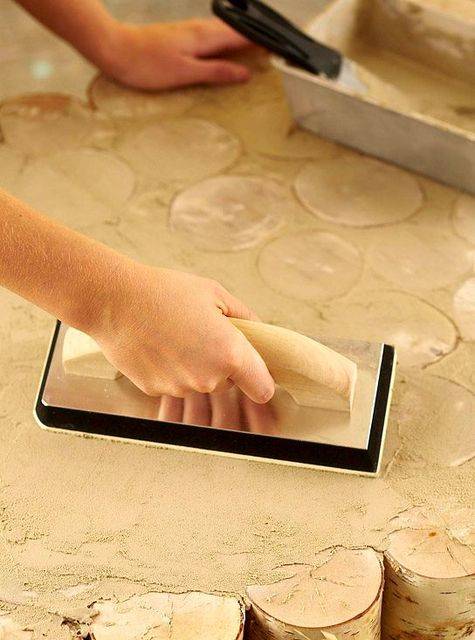 Comment j'ai fabriqué ma propre table à plateau pour économiser de l'argent