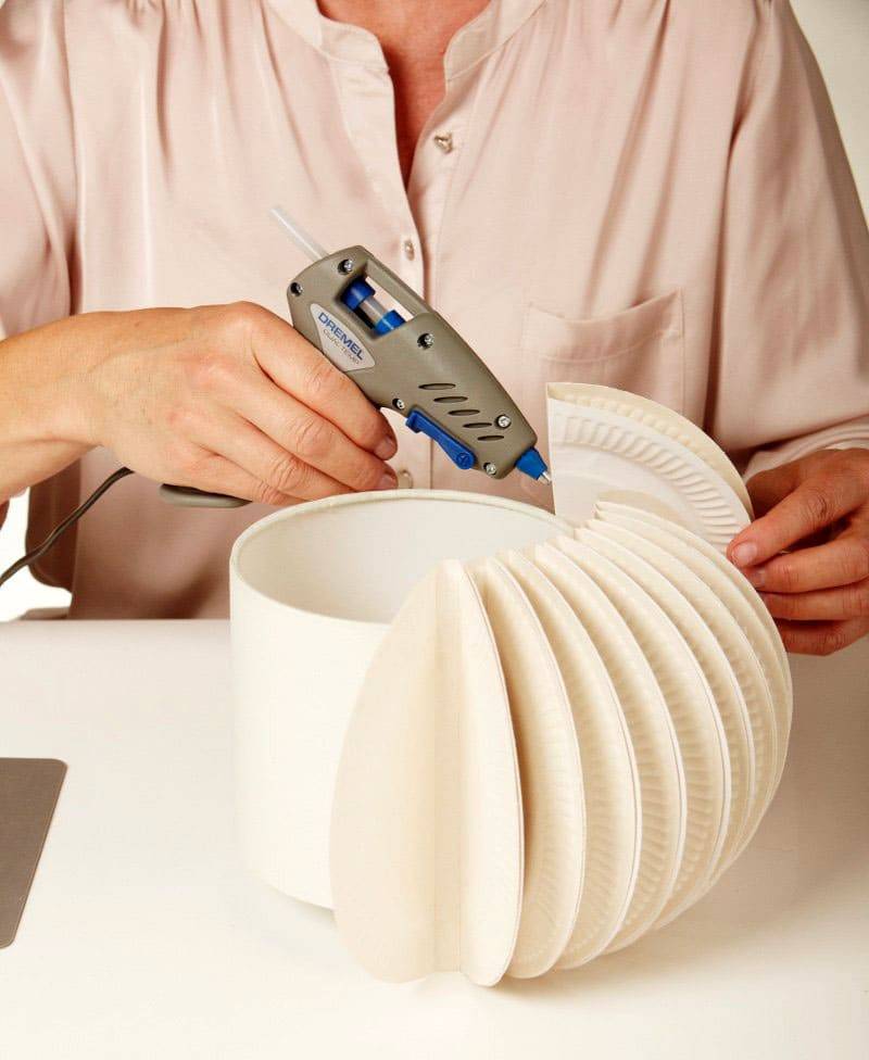 7 façons de fabriquer un lustre design à partir de choses toujours à portée de main