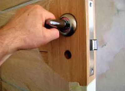 Comment installer une porte intérieure de vos propres mains.