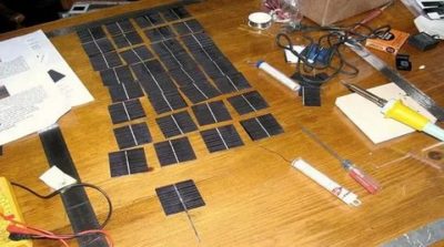 Schéma de connexion des panneaux solaires : assembler un système avec une batterie