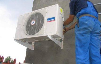 Faire le plein d'un réfrigérateur avec du fréon à la maison: un algorithme pour effectuer des travaux