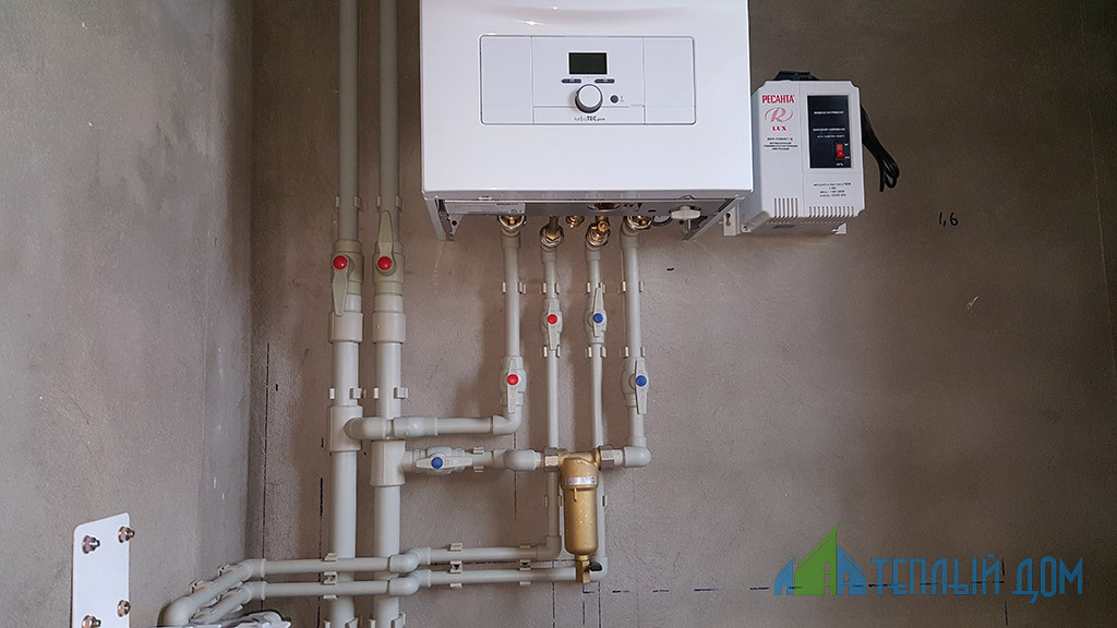 Raccordement d'une chaudière à gaz à double circuit au système de chauffage: exigences et normes + étapes d'installation