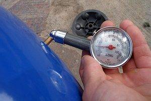 Raccordement d'un accumulateur hydraulique à un système d'alimentation en eau: options et schémas typiques