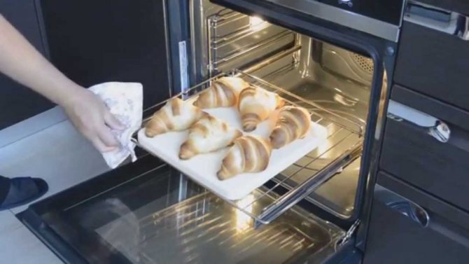 Le four hephaestus de la cuisinière à gaz ne cuit pas bien. que faire si le fond brûle dans un four à gaz