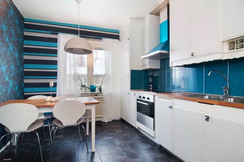 Papier peint pour une petite cuisine moderne : agrandir l'espace et capter la lumière