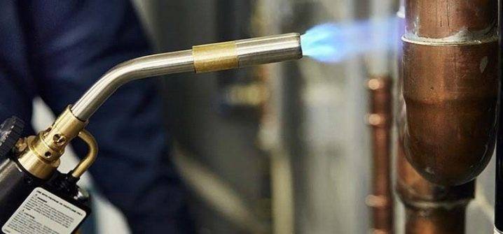 Tuyaux d'incendie, d'eau et de cuivre : caractéristiques du travail avec des tuyaux et des raccords en cuivre