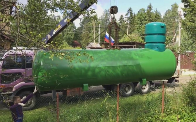 Comment déterminer correctement la distance entre un réservoir d'essence et un bâtiment résidentiel: choisissez un endroit approprié sur le site