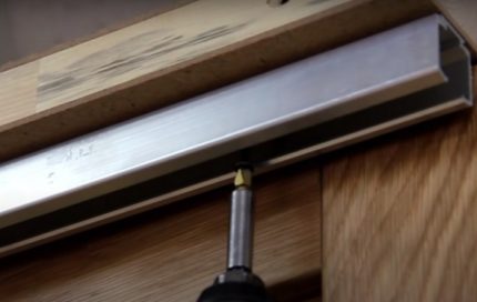 Comment installer une porte intérieure sans seuil et avec seuil: étapes d'installation à faire soi-même