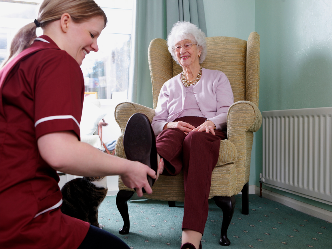 Pension pour personnes âgées et handicapées : inscription, documents, nourriture, soins et comment choisir une pension pour personne âgée ?