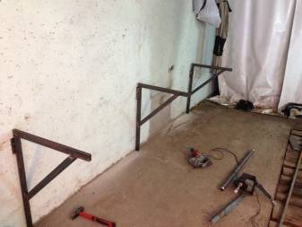 Établi de bricolage dans le garage : guide de montage à la maison