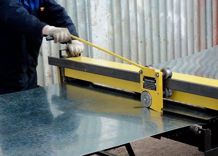 Machine de découpe pour le métal à faire soi-même: schéma et procédure d'assemblage de produits faits maison