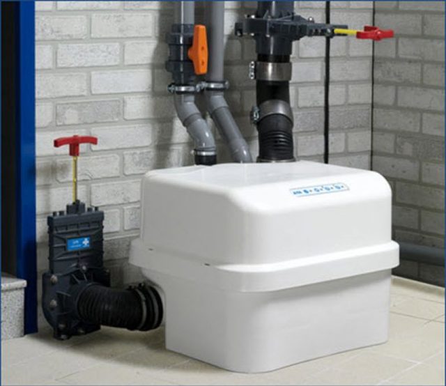 Stations de pompage des eaux usées: installation de stations de pompage domestiques pour une maison privée, assainissement complet des eaux usées