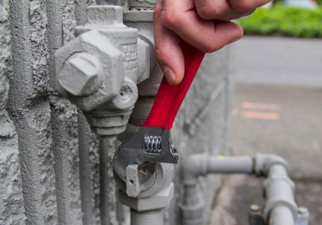 Remplacement d'une cuisinière à gaz dans un appartement par une cuisinière électrique : coordination et installation