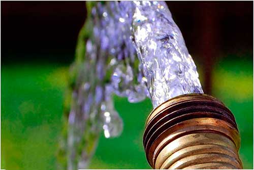 Comment choisir des tuyaux pour un puits - une comparaison des options en acier, en plastique et en amiante-ciment