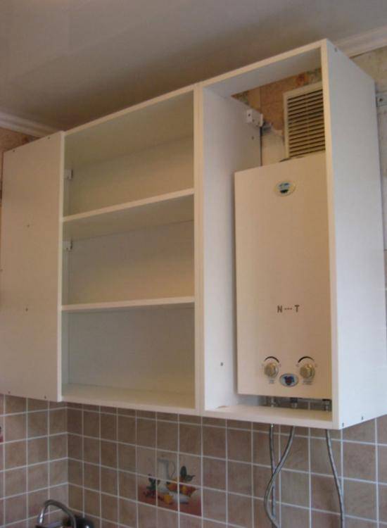 Comment cacher un geyser dans la cuisine : les meilleures façons de se déguiser + les exigences de sécurité