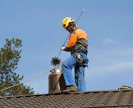 Comment nettoyer une cheminée: un aperçu des 3 meilleures façons de nettoyer une cheminée de la suie