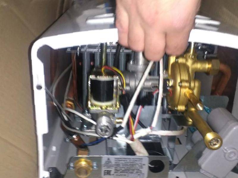 Réparation du geyser "oasis": un aperçu des pannes typiques et des recommandations pour leur élimination