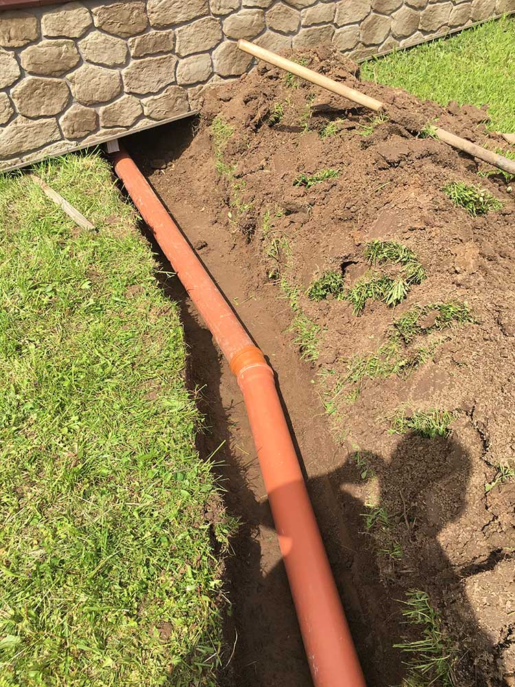 Le retrait du tuyau d'égout de la maison: caractéristiques, exigences