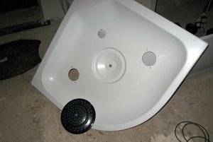 Rouleaux de douche : critères de sélection des ferrures de porte, instructions d'installation et de remplacement