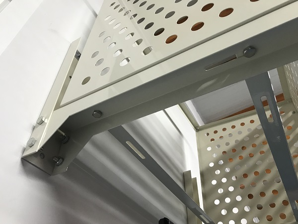 Comment installer un climatiseur dans une fenêtre en plastique: instructions étape par étape pour l'installation d'un système de fenêtre