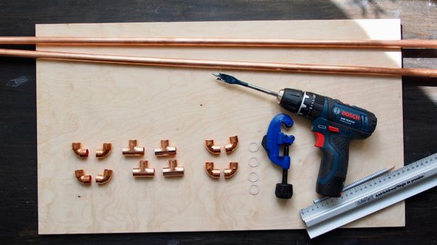 Comment j'ai fabriqué ma propre table à plateau pour économiser de l'argent