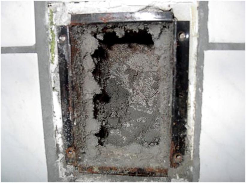 Comment éliminer une odeur désagréable de la ventilation d'un immeuble: un ventilateur et le nettoyage du système