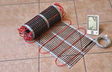Chauffage au sol sous stratifié sur un sol en bois : quel système est le meilleur + notice de pose